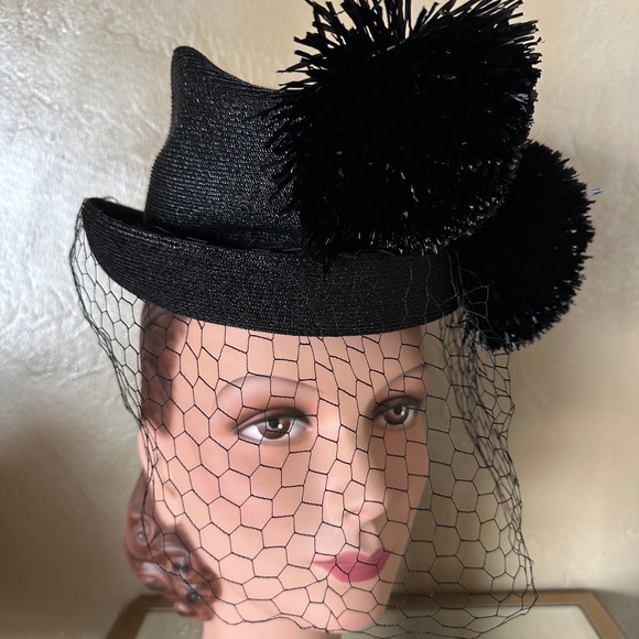 BREATHTAKING 1940s' BLACK STRAW TOP HAT WITH 2 FEATHER PUFFS + FULL VEIL
